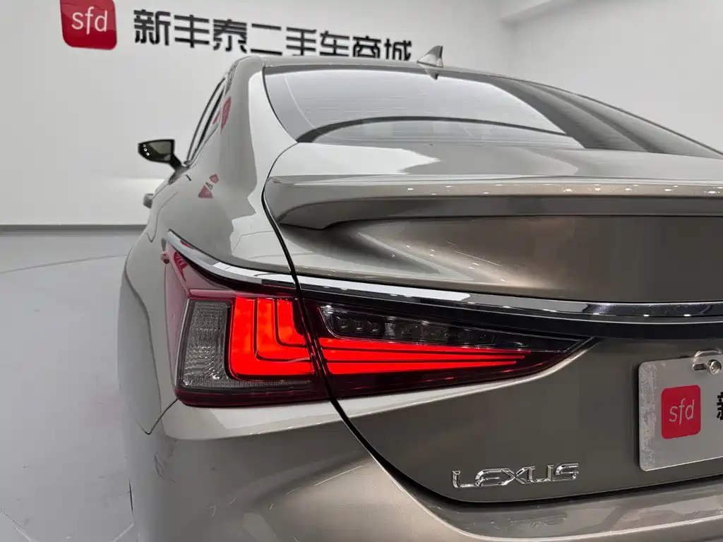 Lexus ES — миниатюра 28