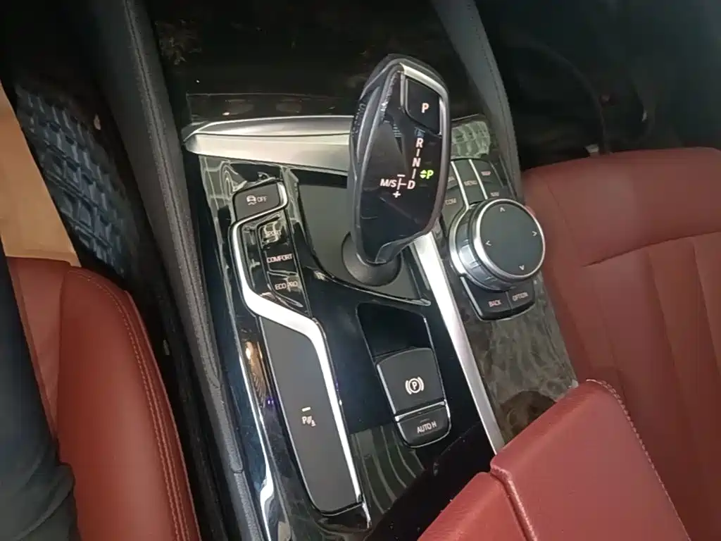 BMW 5 Series — миниатюра 14