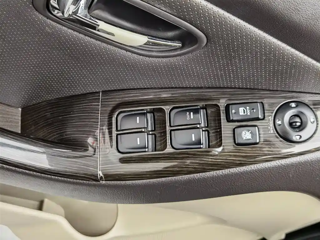 Hyundai Elantra 2011 1.6L AT Luxury