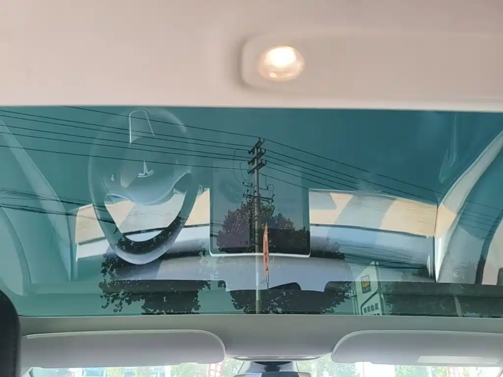 Tesla Model 3 — миниатюра 18