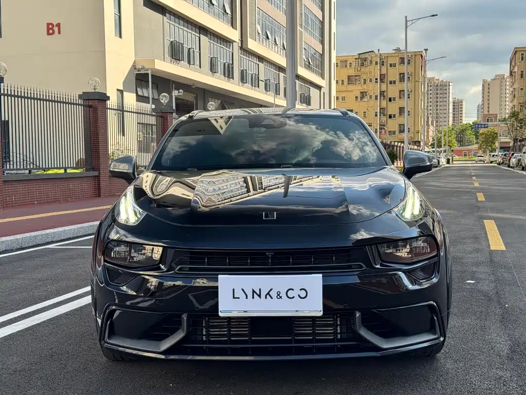 Lynk & Co 02 Hatchback — миниатюра 2