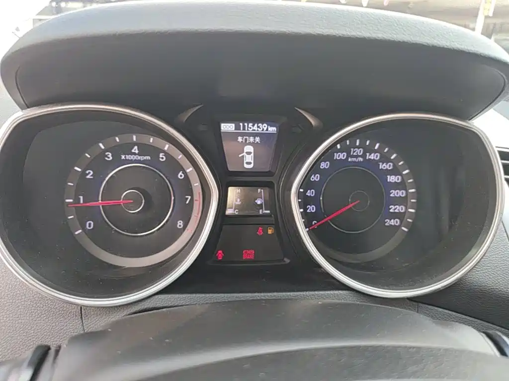 Hyundai Elantra Langdong — миниатюра 12