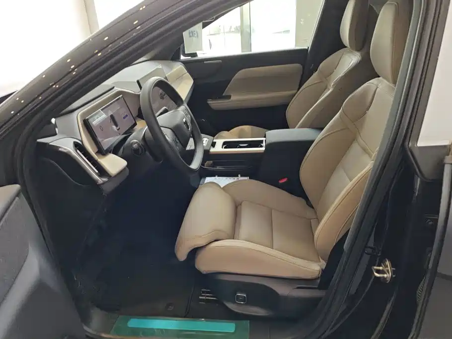 Volvo XC70 PHEV — миниатюра 9