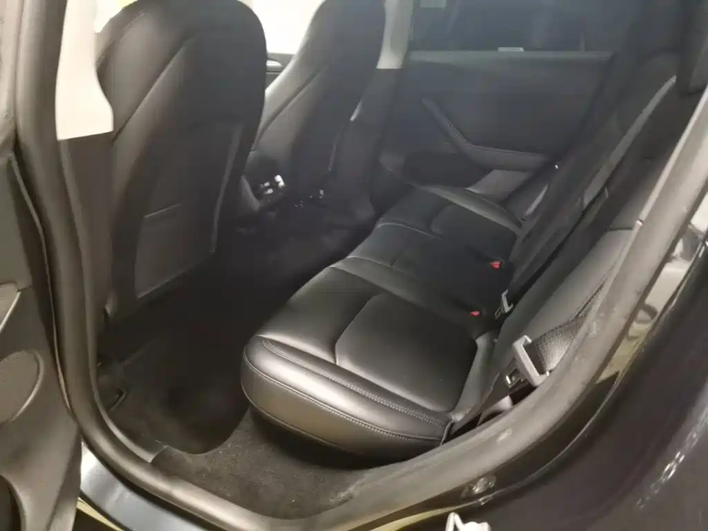 Tesla Model Y — миниатюра 17
