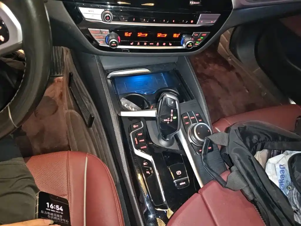 BMW 5 Series New Energy — миниатюра 21