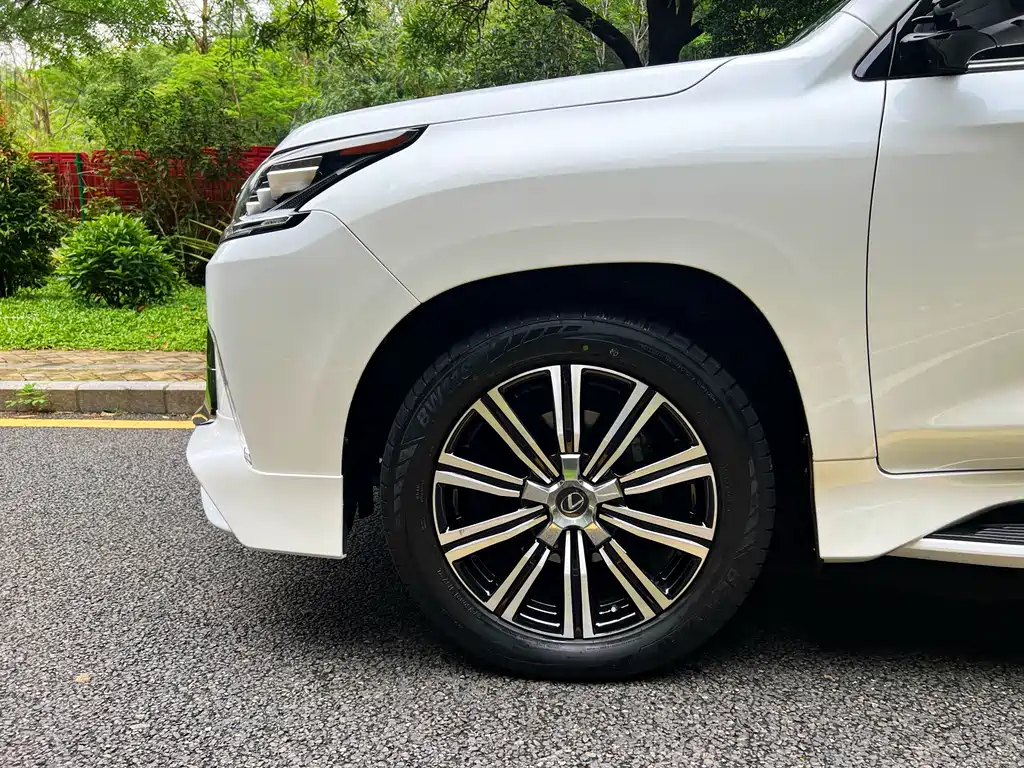 Lexus LX — миниатюра 20