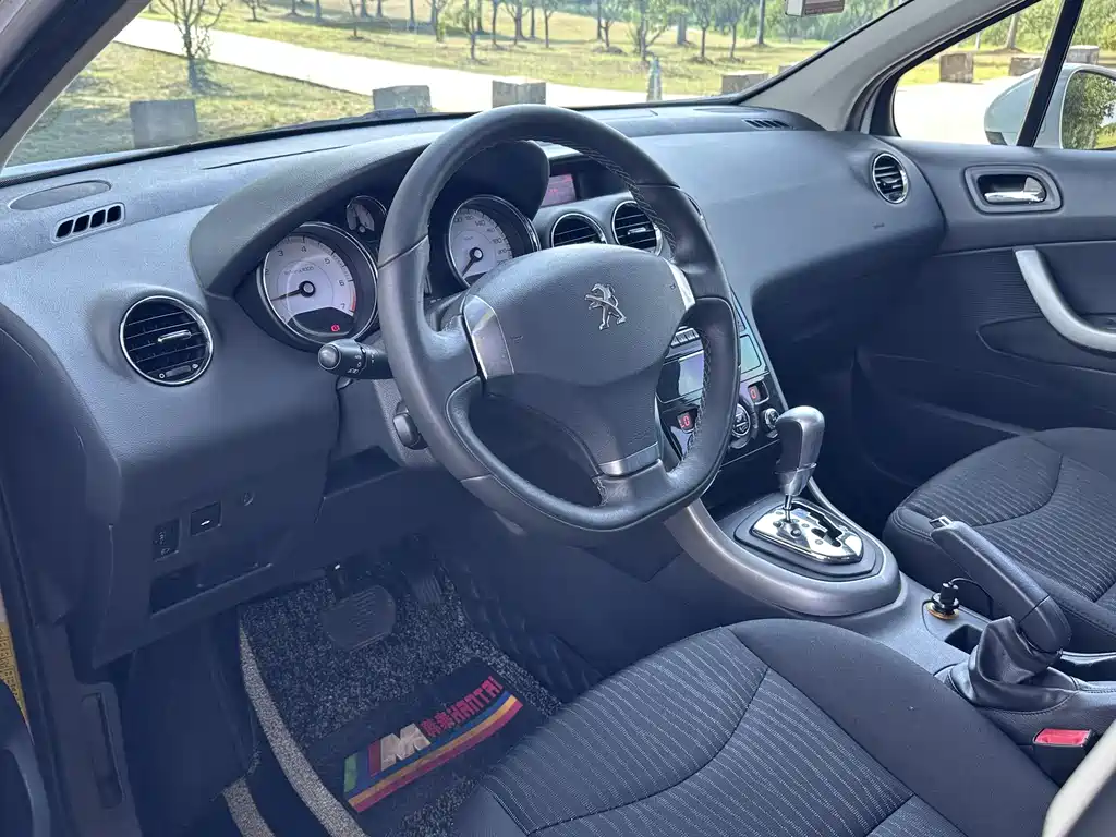 Peugeot 408 2013 2.0L AT Luxury