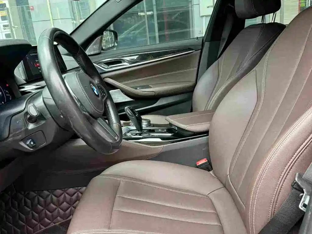BMW 5 Series — миниатюра 9