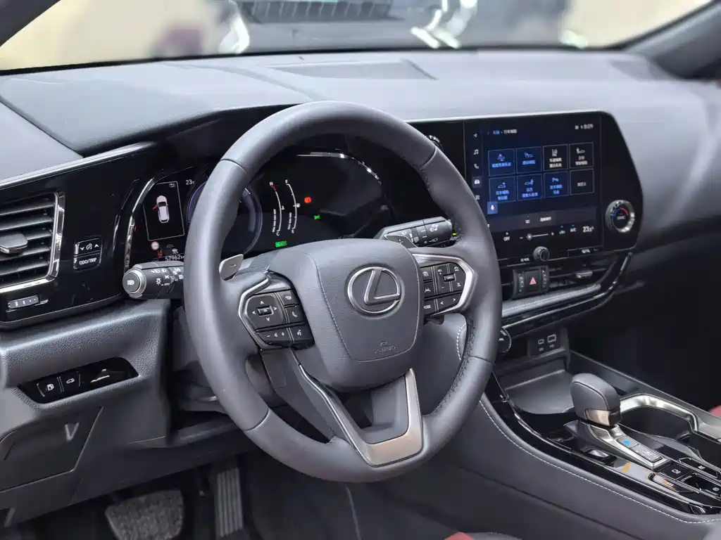 Lexus NX — миниатюра 15