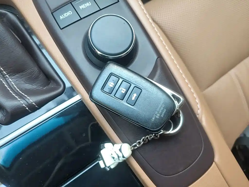 Lexus ES — миниатюра 9
