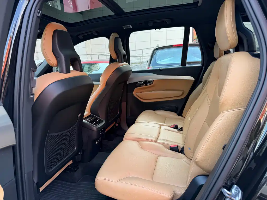 Volvo XC90 2018 T6 7 мест