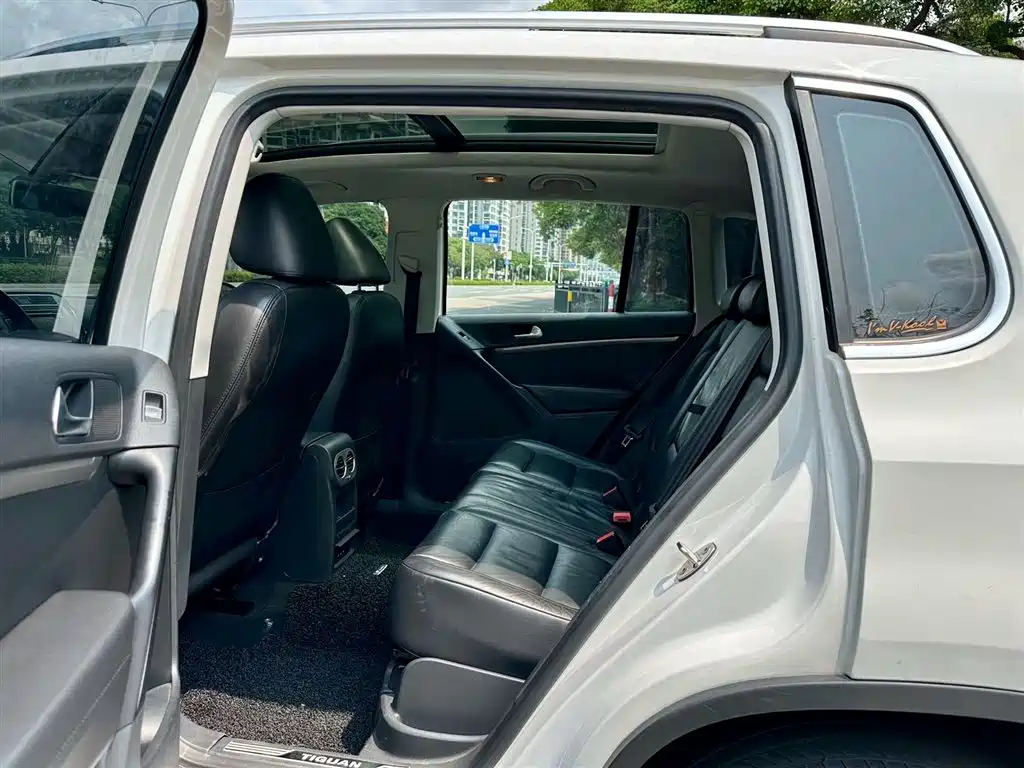 Volkswagen Tiguan 2015 1.8TSI AT Luxury