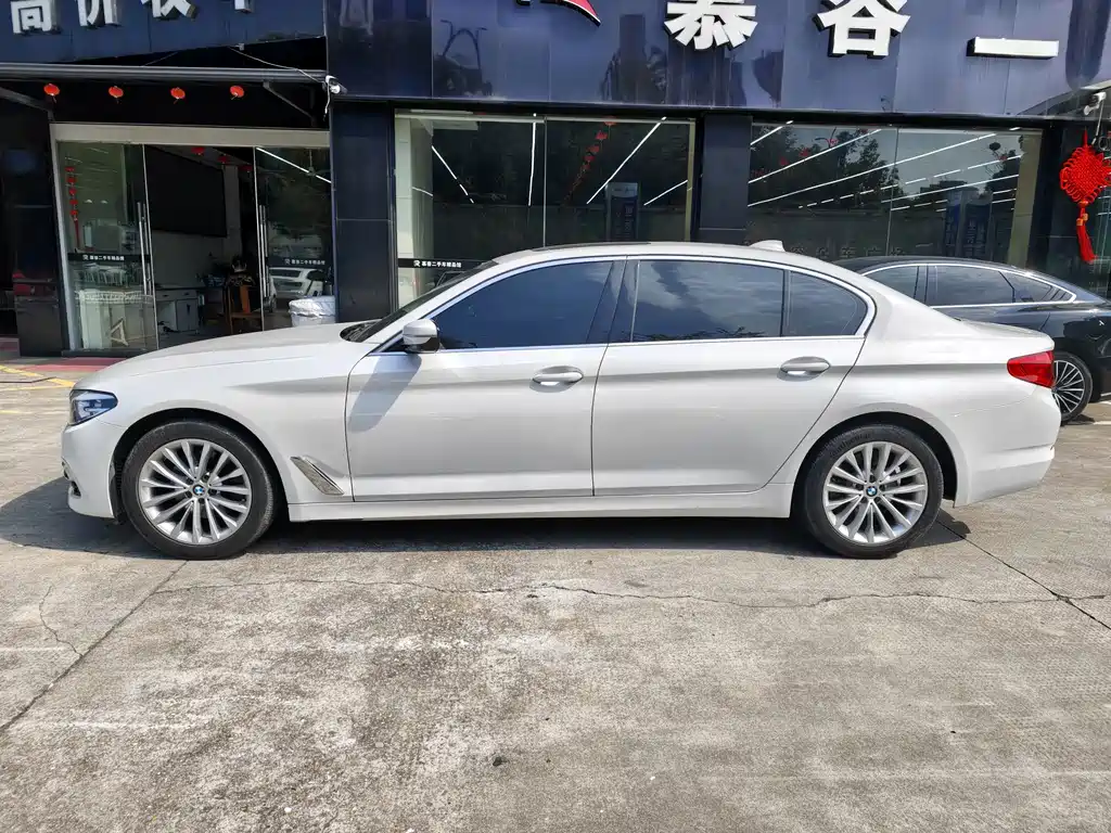 BMW 5 Series — миниатюра 3