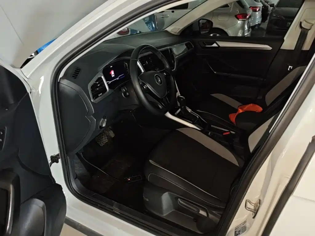 Volkswagen T-Roc - фото 16