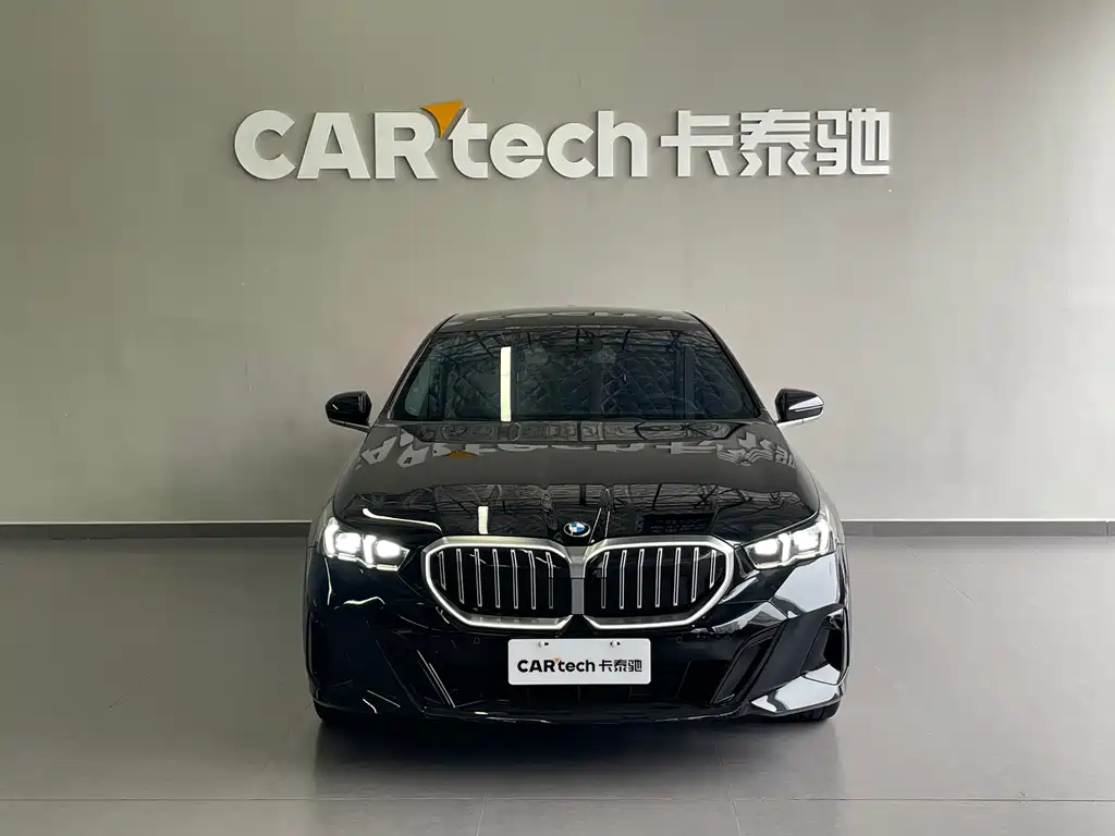 BMW 5 Series — миниатюра 2