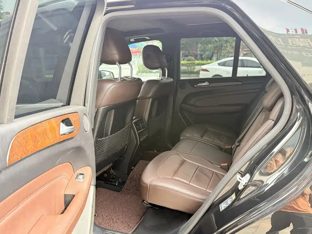 Mercedes-Benz M-Class — миниатюра 6