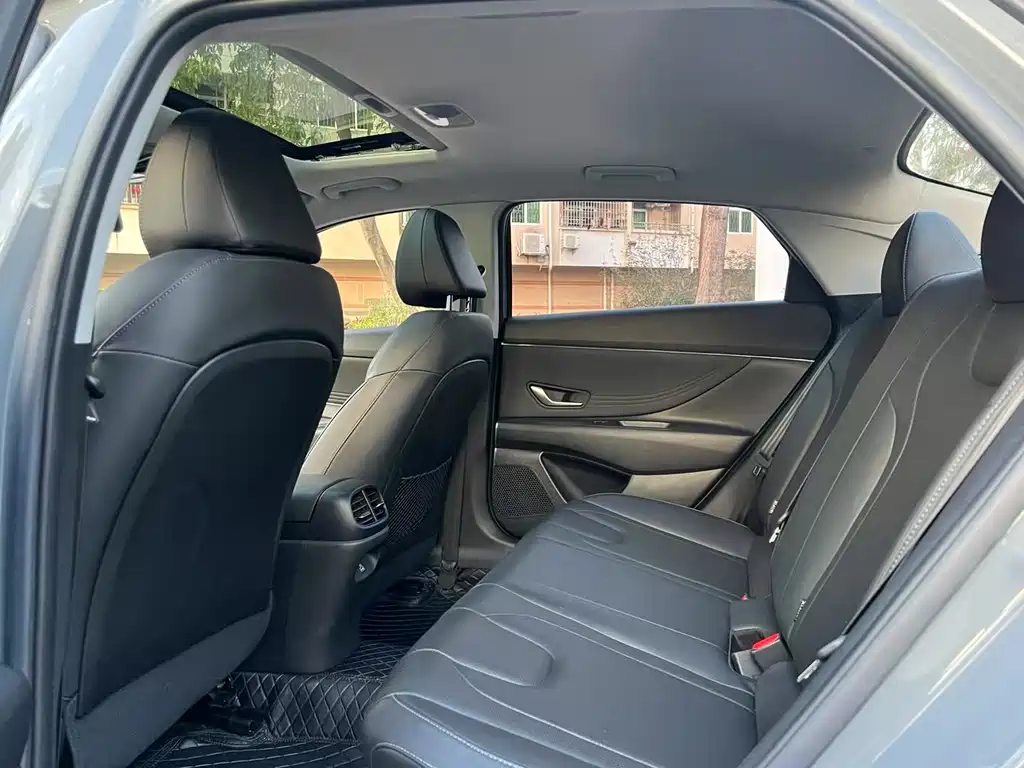 Hyundai Elantra — миниатюра 8
