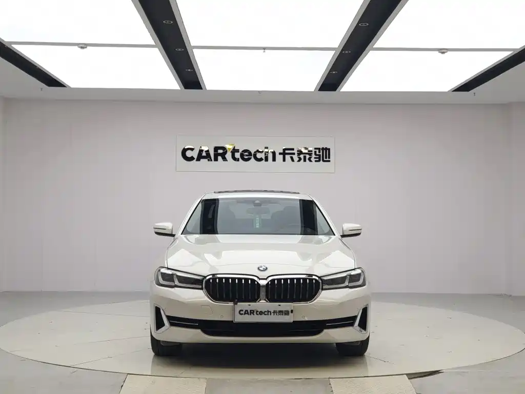 BMW 5 Series — миниатюра 8