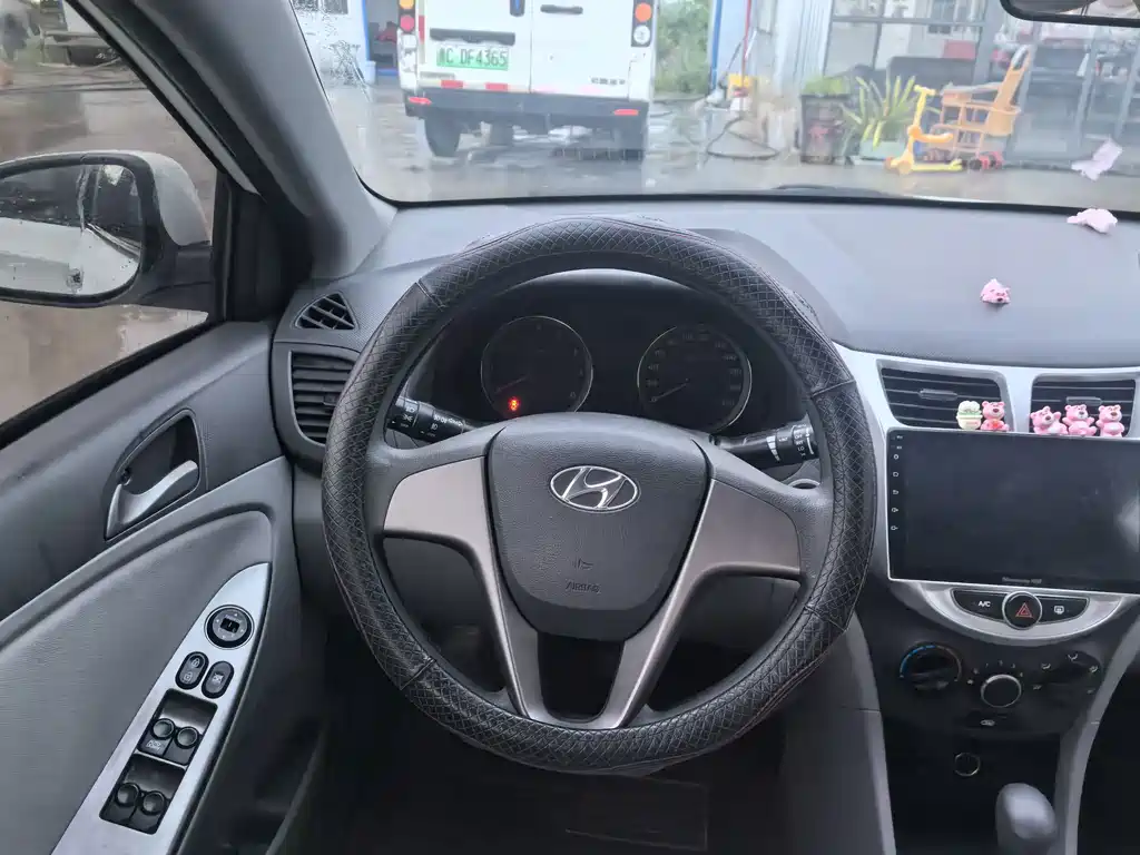 Hyundai Verna — миниатюра 10