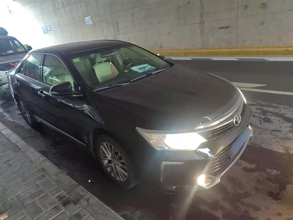 TOYOTA CAMRY