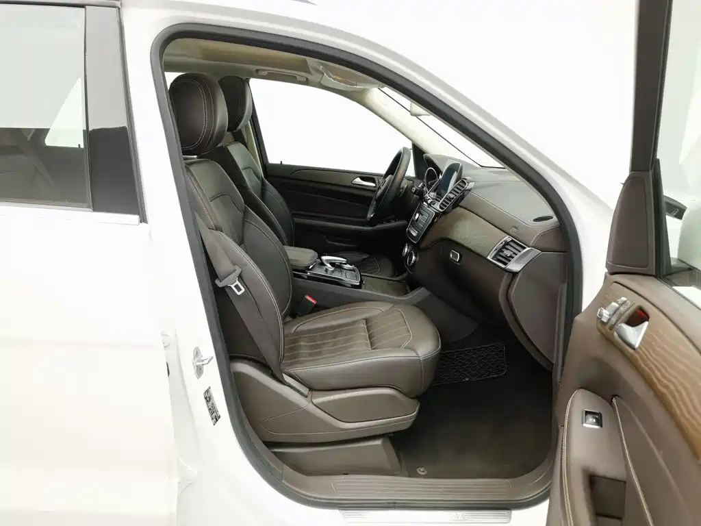 Mercedes-Benz GLE (Import) — миниатюра 23