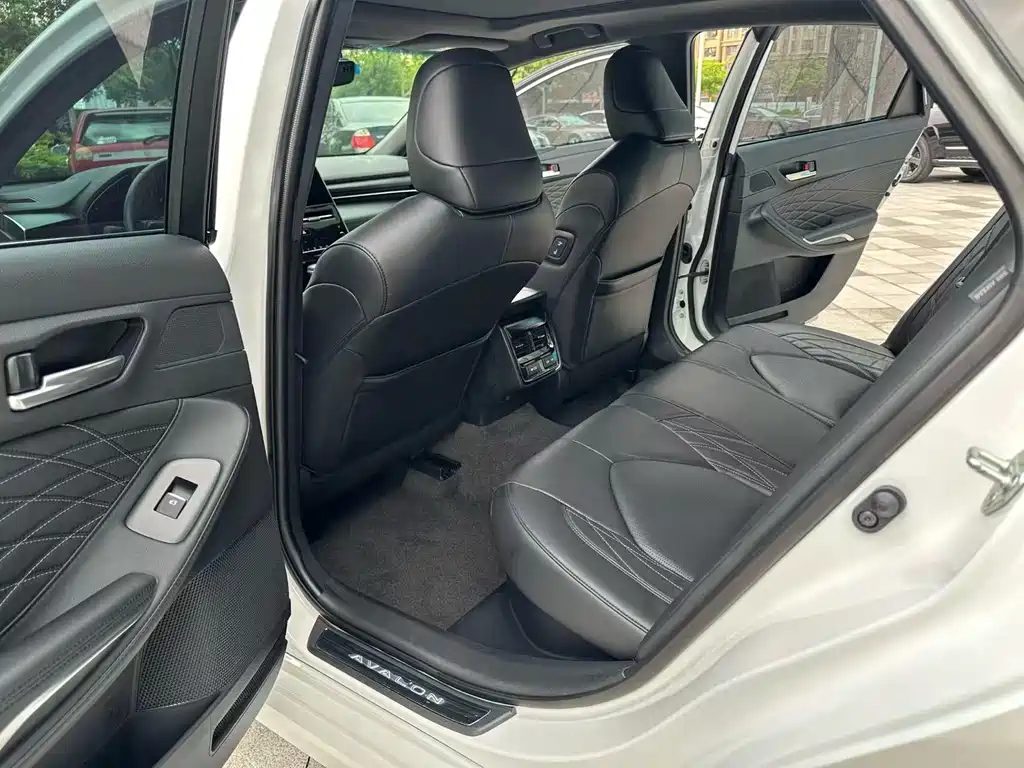 Toyota Avalon — миниатюра 10