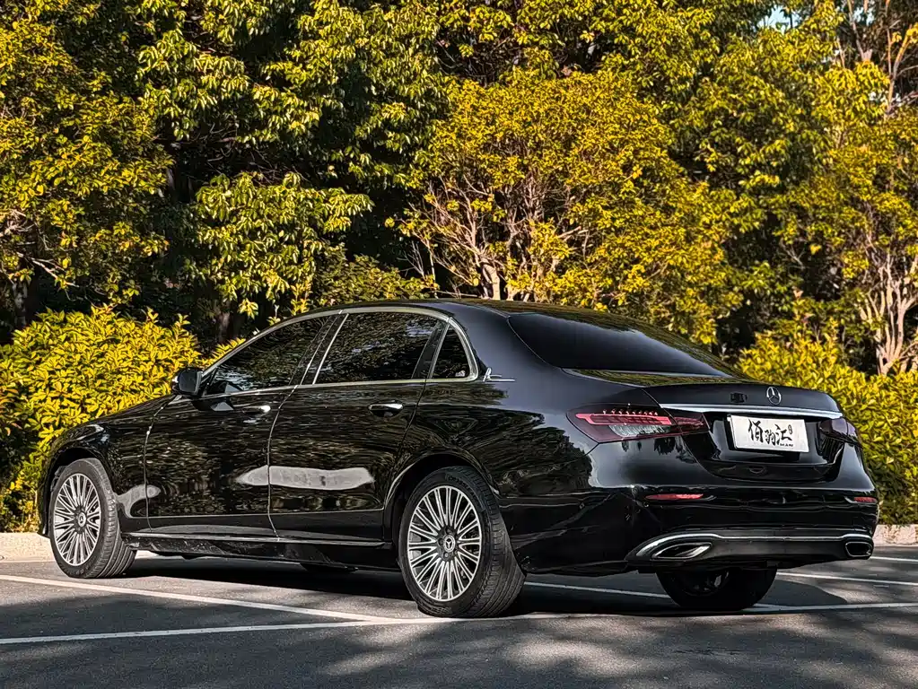 Mercedes-Benz E-Class — миниатюра 6