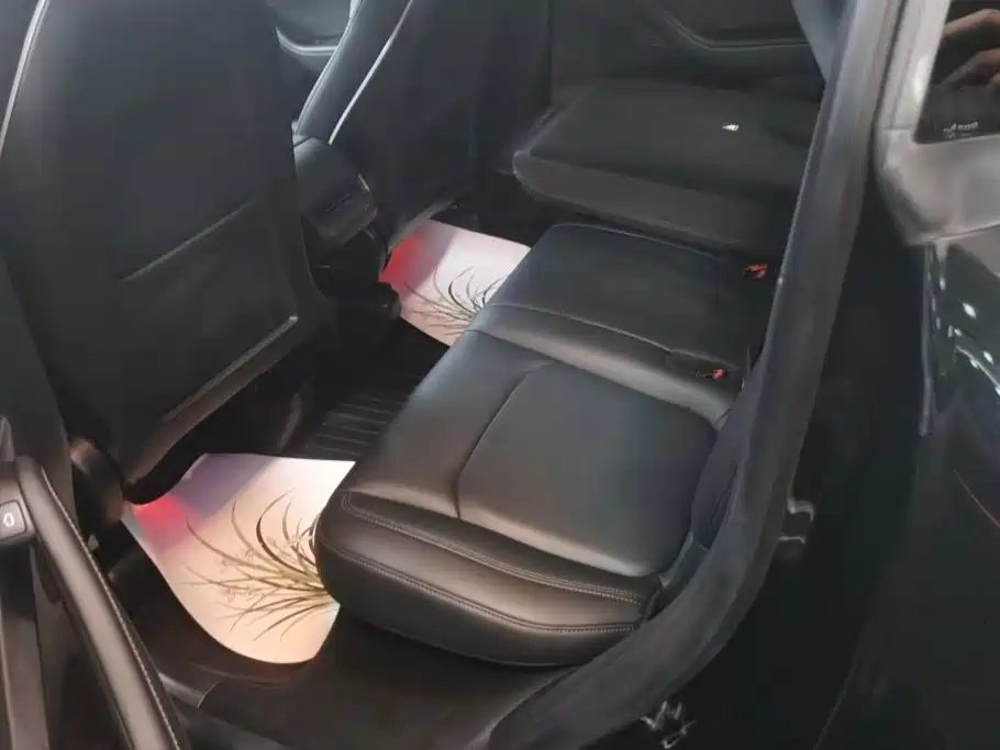 Tesla Model Y — миниатюра 11