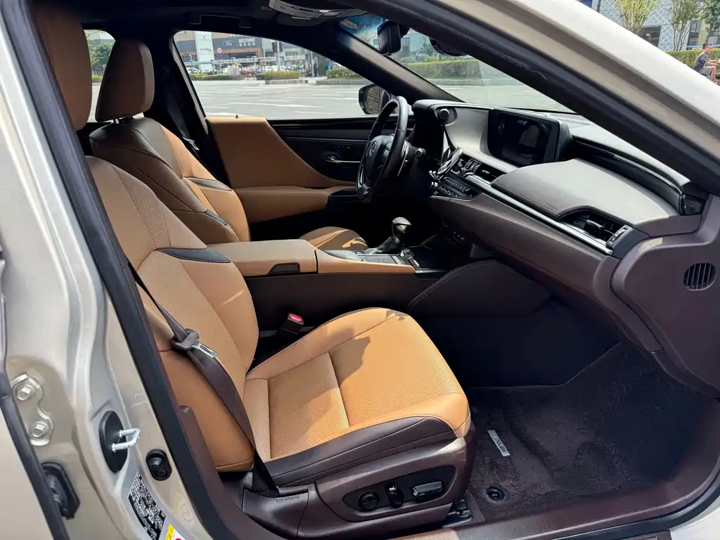 Lexus ES — миниатюра 11