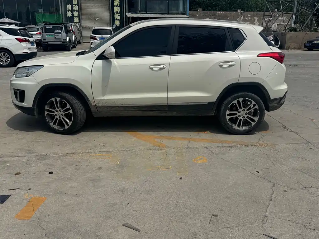 BAIC Senova X35 — миниатюра 3