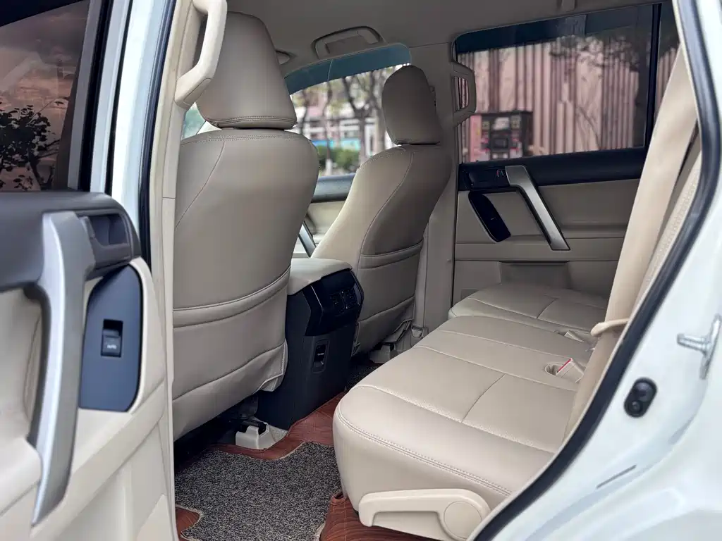 Toyota Land Cruiser Prado 2018 2.7L AT