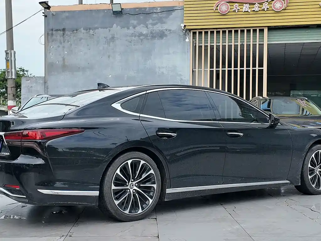 Lexus LS 2023 500h Luxury