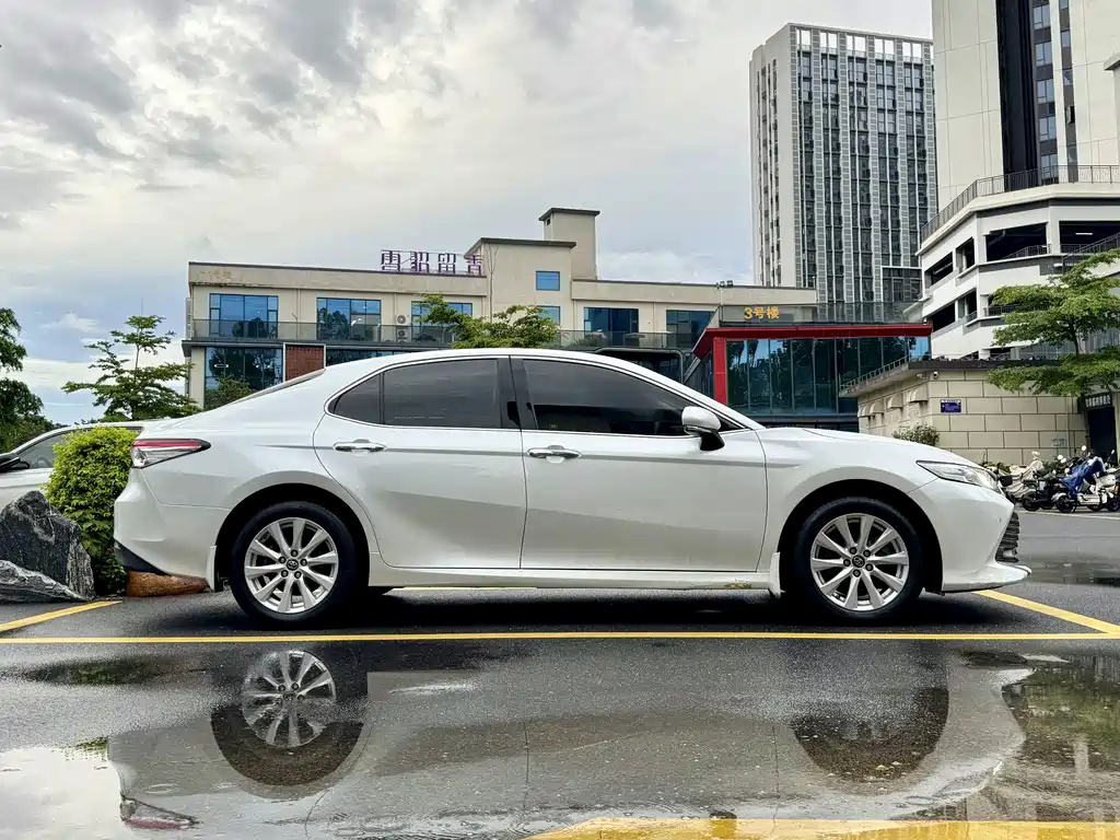 Toyota Camry — миниатюра 6