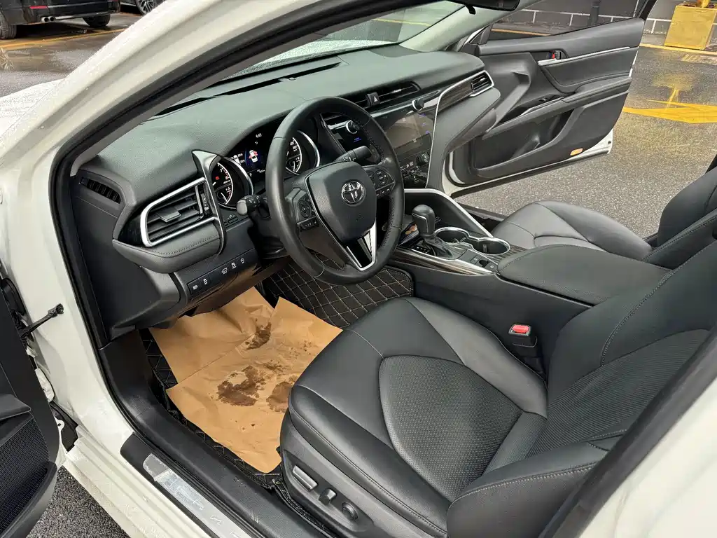 Toyota Camry — миниатюра 10