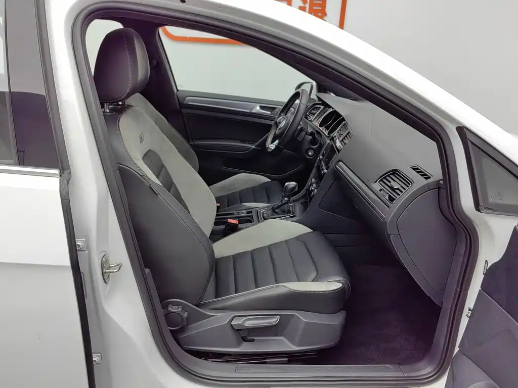 Volkswagen Golf — миниатюра 23