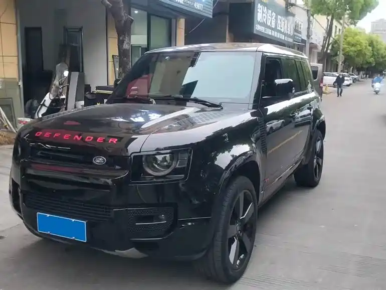 Land Rover Defender 2024