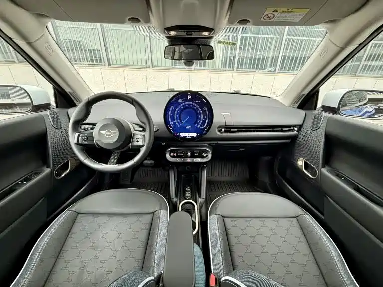 Mini COOPER 2024 456km COOPER E