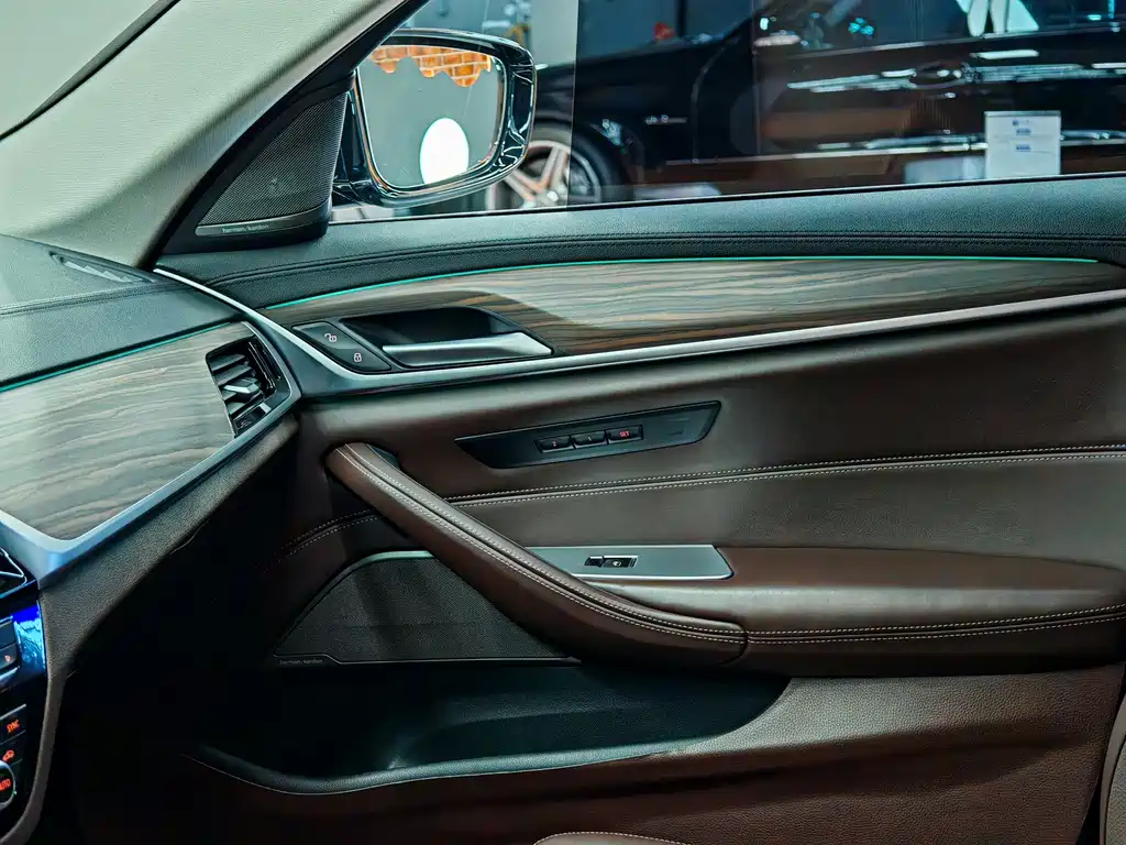 BMW 5 Series — миниатюра 28