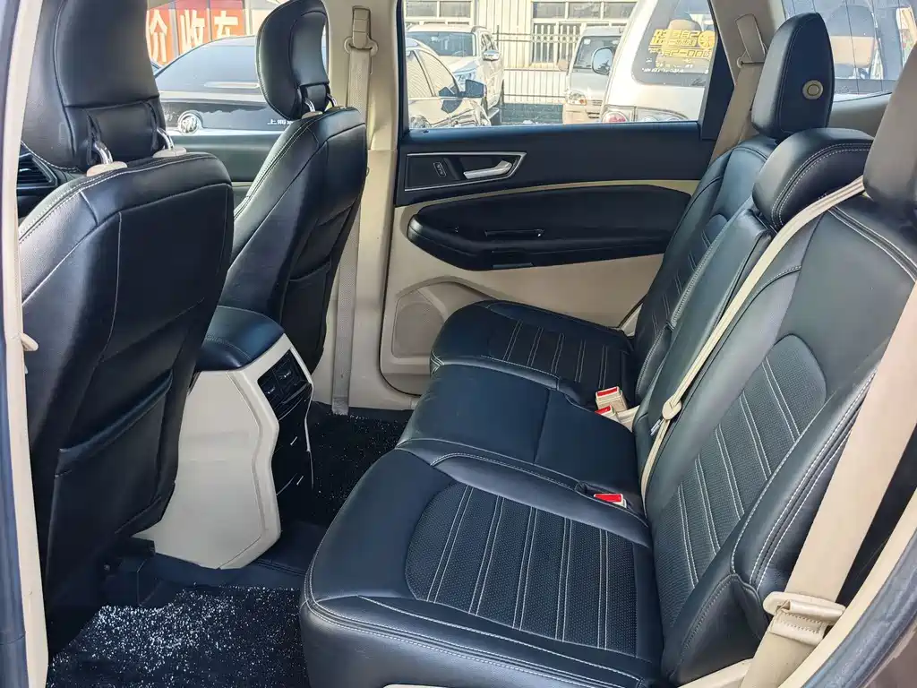 Ford Edge — миниатюра 12