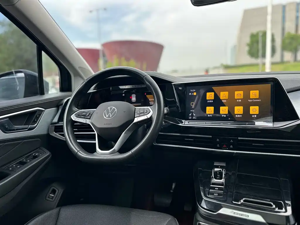 Volkswagen Viloran 2022 530TSI Flagship Pro 6 мест
