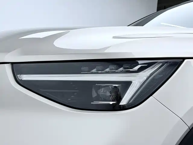 Volvo XC40 NEV — миниатюра 18