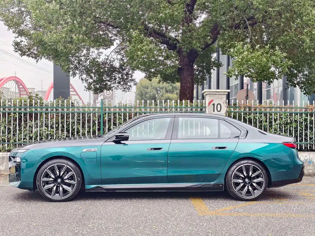 BMW i7 M70L 2023 M70L