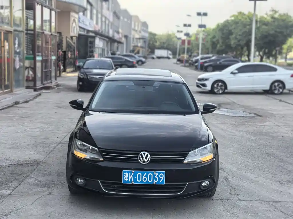 Volkswagen Sagitar 2012 1.4TSI MT Luxury
