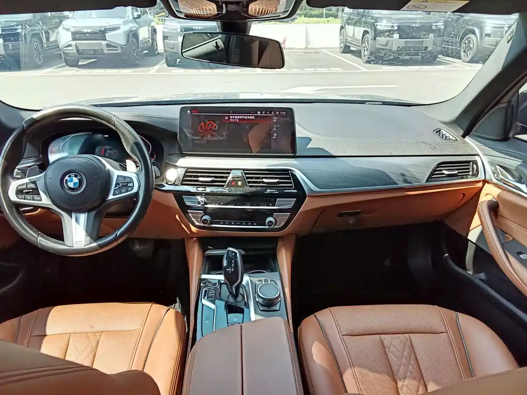 BMW 5 Series — миниатюра 13