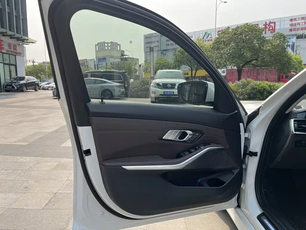 BMW 3 Series — миниатюра 12