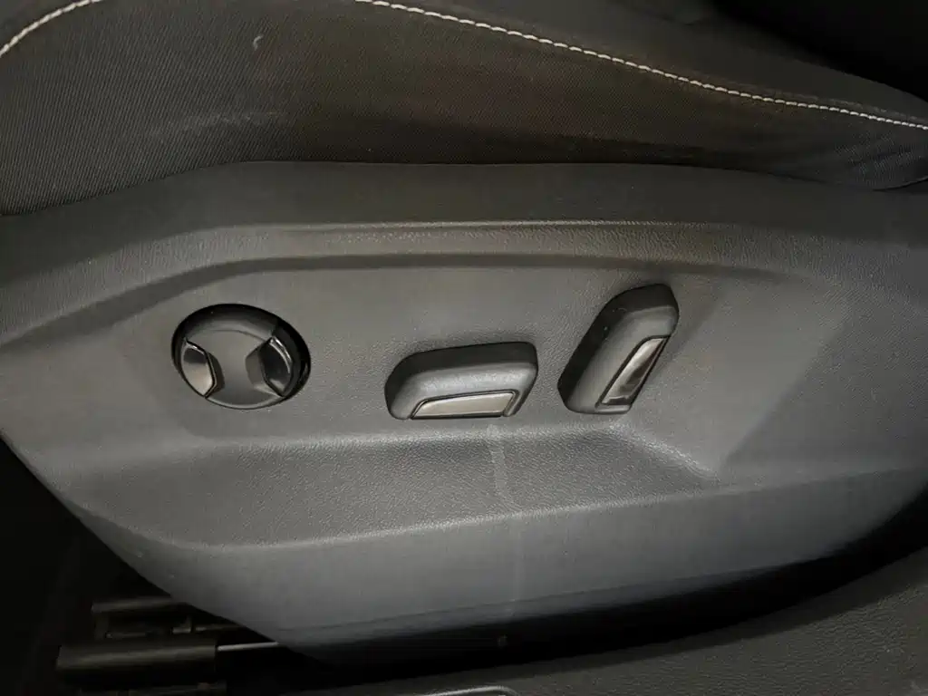 VOLKSWAGEN T ROC EXPLORING SONGS