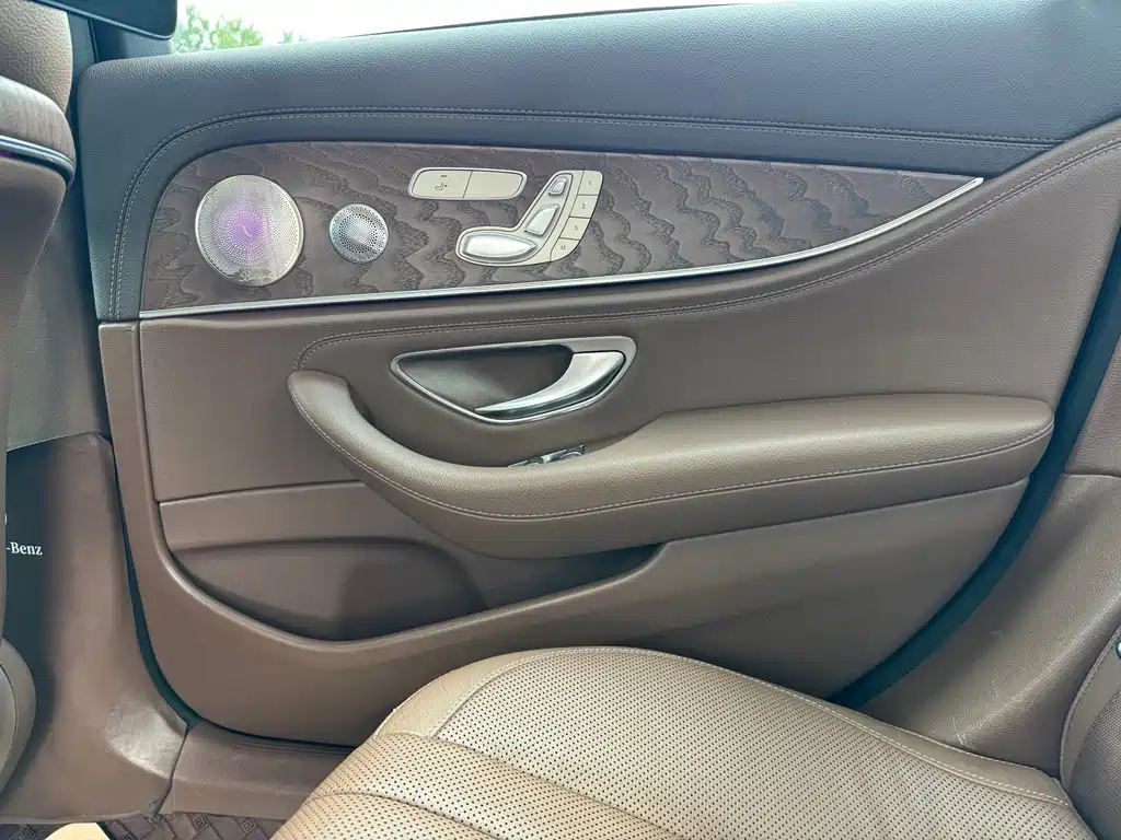 Mercedes-Benz E-Class — миниатюра 17