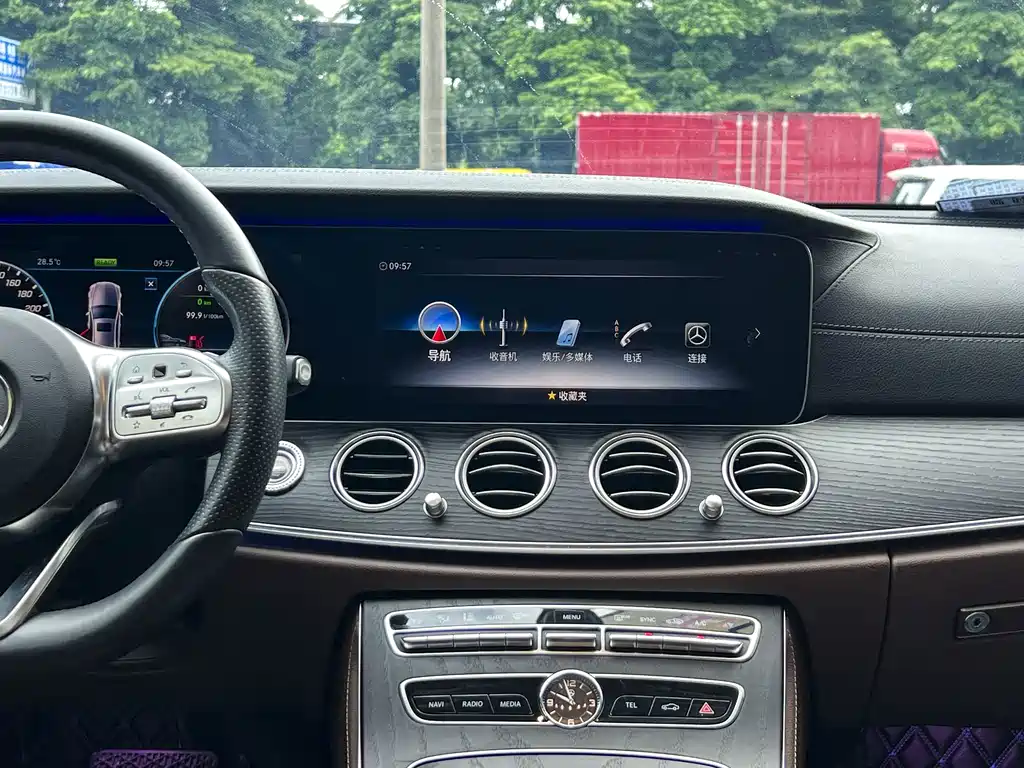 Mercedes-Benz E-Class — миниатюра 13