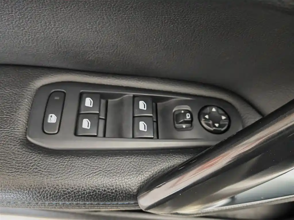 Peugeot 308 2016 1.6L AT Luxury