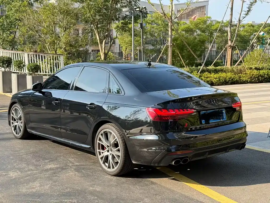 AUDI  S4